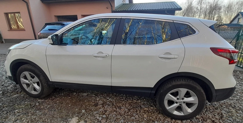 Nissan Qashqai cena 61500 przebieg: 150571, rok produkcji 2017 z Zalewo małe 106